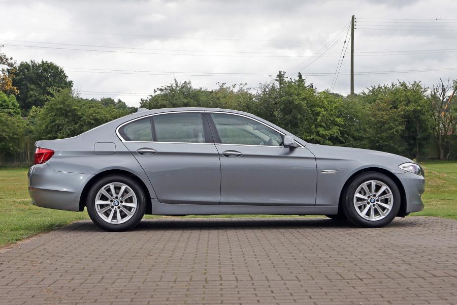  BMW 525d Sedan (F10) 2010 года  (UK) (фото 3 из 11)